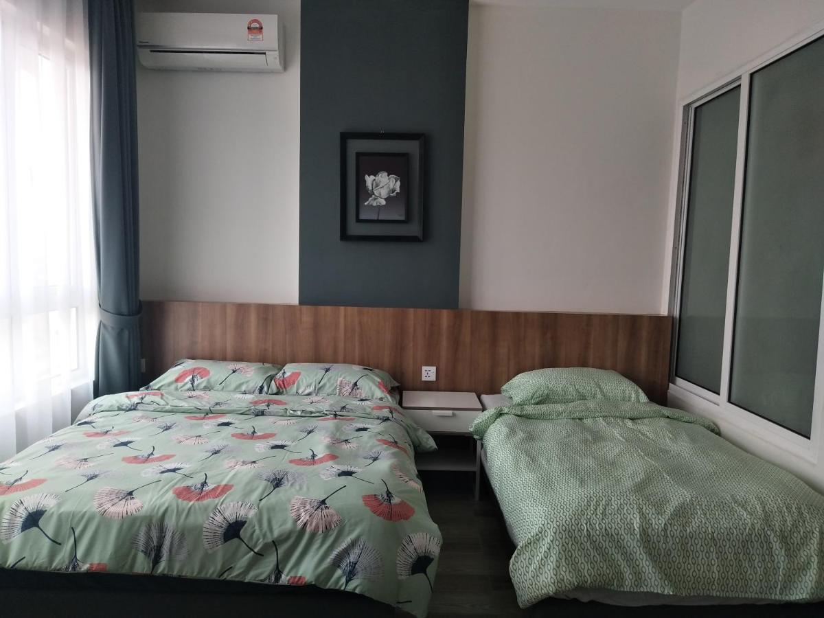 The Octagon Apartment *